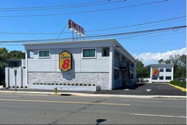 Super 8 By Wyndham Lindenhurst Экстерьер фото
