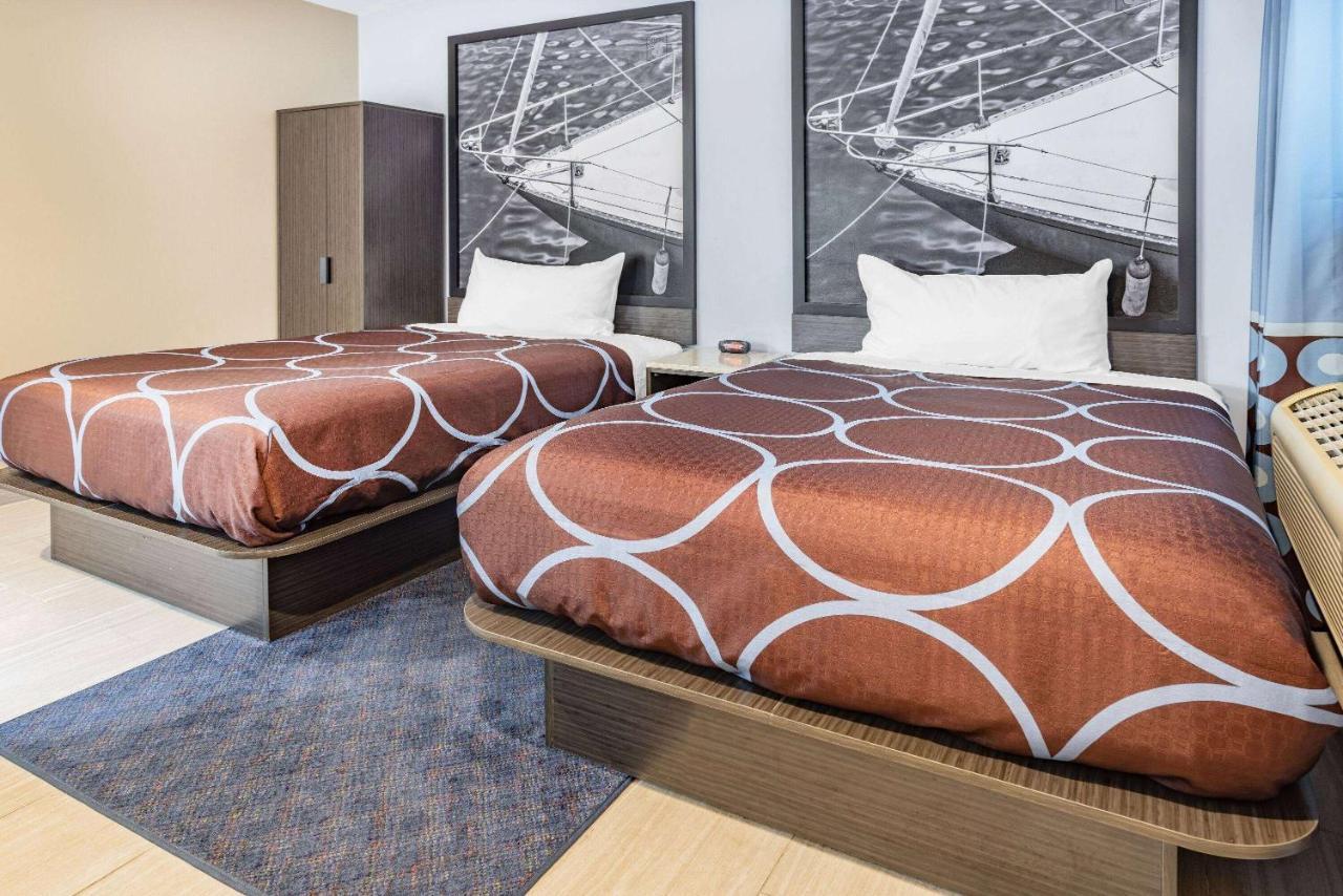 Super 8 By Wyndham Lindenhurst Экстерьер фото