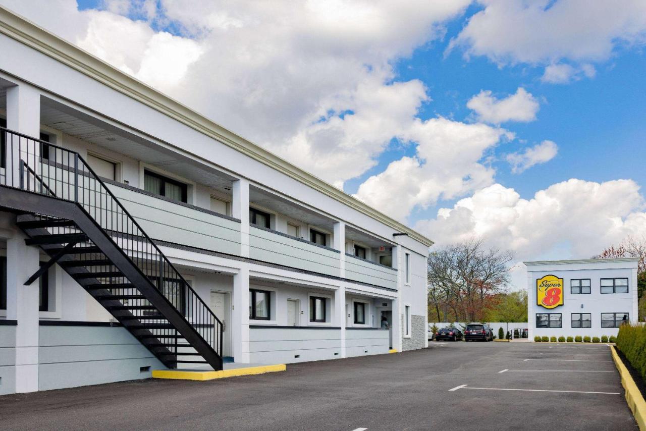 Super 8 By Wyndham Lindenhurst Экстерьер фото