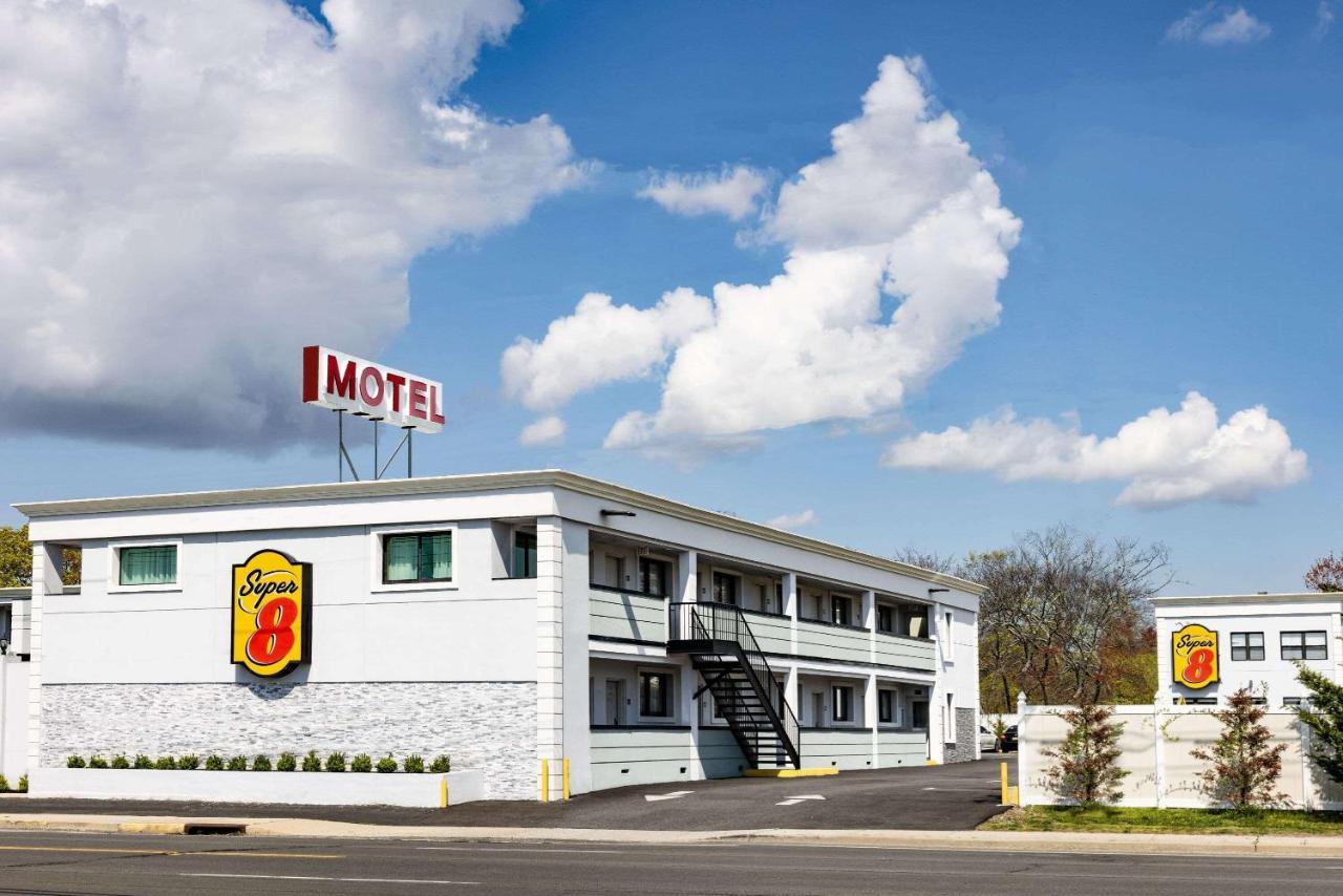 Super 8 By Wyndham Lindenhurst Экстерьер фото