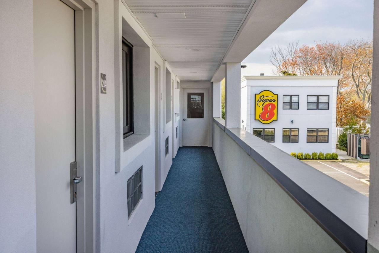 Super 8 By Wyndham Lindenhurst Экстерьер фото