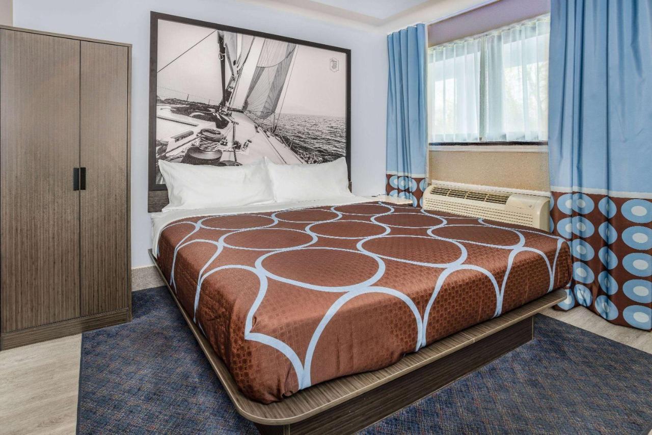 Super 8 By Wyndham Lindenhurst Экстерьер фото