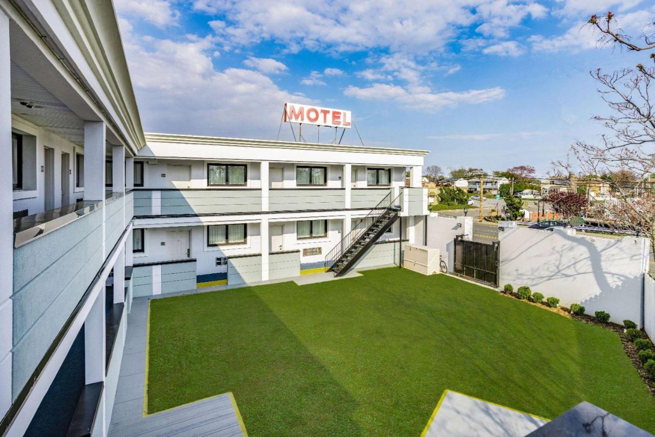 Super 8 By Wyndham Lindenhurst Экстерьер фото